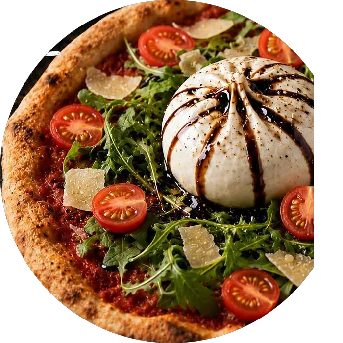 Pizza Burrata : burrata crémeuse, roquette, tomates cerises, vinaigre balsamique et copeaux de parmesan